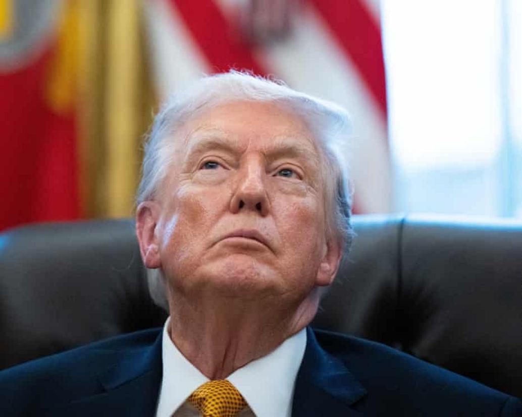 Trump Akan Menaikkan Tarif Impor Otomotif dari Uni Eropa Menjadi 25%: Analisis Dampak Global